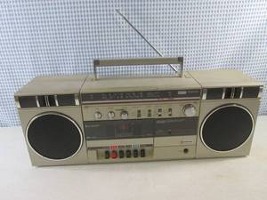 lot 232 image: (G-1) Samsung P-525 3-Band Radio an...