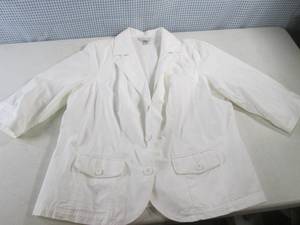 lot 242 image: (CS) CJ Banks Ladies Button Front T...