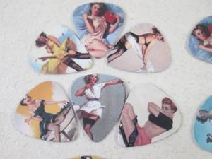 lot 256 image: (CNTR) Lot of 20 Guitar Picks with ...