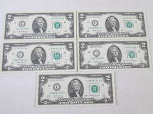 lot 258 image: (CNTR) 5 - $2 Bills in Sequential O...