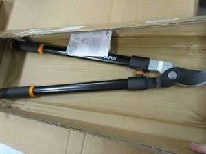 Fiskars Gardening Tools Bypass Lopper, Sharp Precision-ground Steel Blade (OPEN BOX)