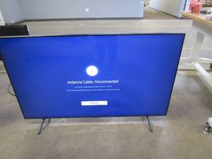 SAMSUNG 55 Class 4K Crystal UHD (2160P) LED Smart TV with HDR UN55TU7000FXZA (SHADING IN THE CORNERS)