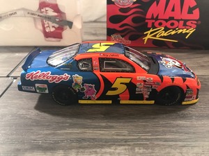 lot 60 image: 2001 NASCAR MAC Tools Racing Terry Labonte #5  Kellogs 124 scale die cast stock car