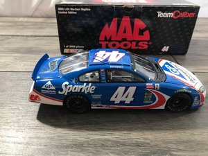 lot 64 image: 2001 NASCAR MAC Tools Buckshot Jones  Georgia Pacific 124 scale die cast stock car