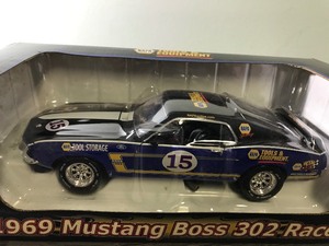 lot 98 image: 2004 NAPA Tools & Equipment 1969 Mustang Boss 302 racer 124 scale die cast coin bank