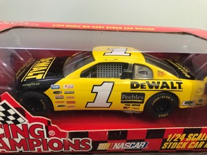 lot 122 image: HERMIE SADLER #1 DEWALT RACING CHAMPIONS 1997 EDITION 124 SCALE