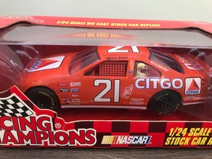lot 124 image: 1997 NASCAR Racing Champions Michael Waltrip #21  Citgo 124 scale die cast stock car