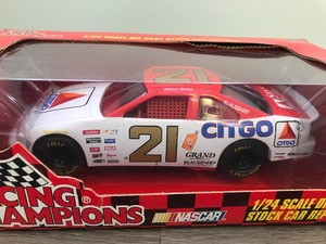 lot 126 image: 1997 NASCAR Racing Champions Michael Waltrip #21  Citgo 124 scale die cast stock car