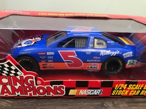 lot 134 image: 1997 NASCAR Racing Champions Terry Labonte #5  Tony the Tiger 124 scale die cast stock car