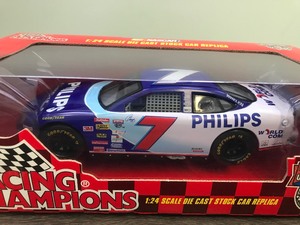 lot 145 image: 1998 Racing Champions 124 NASCAR Geoff Bodine Philips World Com Ford Taurus #7