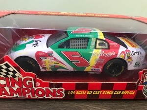 lot 149 image: 1998 NASCAR Racing Champions Terry Labonte #5  Kellogs Corn Flakes 124 scale die cast stock car