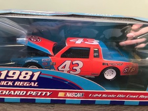 lot 157 image: 1999 NASCAR Racing Champions 50th Anniversary 1981Buick Regal Richard Petty #43 124 scale die cast stock car