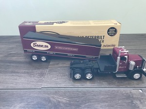 lot 158 image: 1999 ERTL 1948 Peterbilt tractor trailer Snap-On 164 scale die cast coin bank