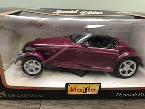 lot 167 image: Maisto 1997 Plymouth Prowler 124 scale die cast car