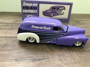 lot 168 image: 1991 Snap-On Tools 1946 Chevrolet Sedan Delivery Street Rod 125 scale die cast coin bank