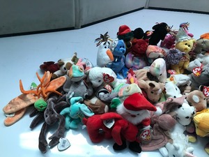 lot 200 image: 60 beanie babies with tags
