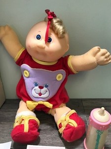 lot 242 image: 1989 Cabbage patch doll with box and papers
