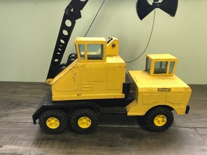 lot 245 image: Vintage Nylint metal Michigan crane truck with bucket