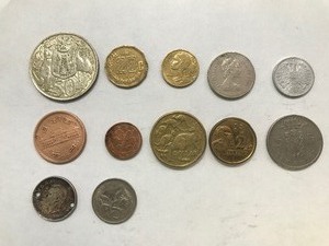 lot 275 image: 15 - Foreign coins