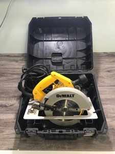 lot 287 image: Dewalt 7 14 circular saw with case
