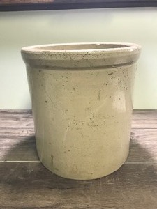lot 293 image: Vintage 4 gallon Red Wing crock made in Minnesota