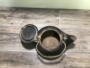 lot 297 image: Vintage Cast Iron Stove Top Kettle - Marked 10On Bottom with Swivel Lid