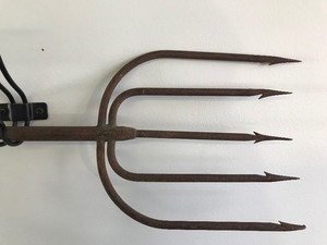 lot 312 image: Vintage 5 tine fishing spear
