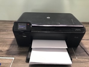 lot 335 image: HP Photo Smart D110 series printer  Scanner
