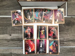 lot 396 image: Box of 1990 skybox Basketball Cards