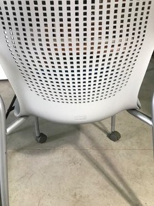 lot 432 image: 2 office chairs