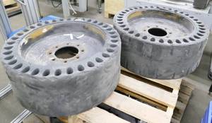 Set of 4 FlexFort wheels for skidloader  33x6x11