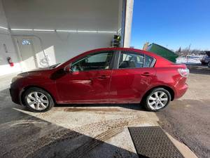 lot 11C image: 2010 Mazda Mazda3 I Touring - 2 OWNERS