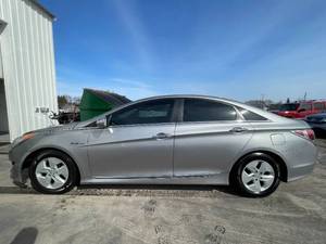 lot 11D image: 2012 Hyundai Sonata Hybrid - 2 OWNERS