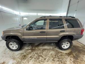 lot 16D image: 2001 Jeep Grand Cherokee Laredo - 4X4