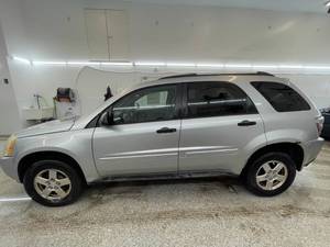 lot 17J image: 2005 Chevrolet Equinox LS - 2 OWNERS