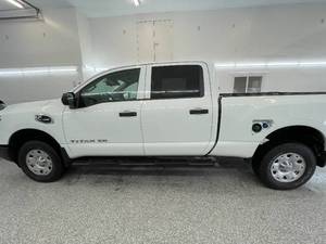 2017 Nissan Titan  - CUMMINS V8 DIESEL - 4X4 - 2 OWNERS