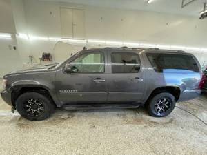 2010 Chevrolet Suburban LT - 4X4
