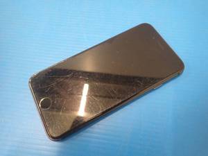 lot 25 image: Apple&nbspiphone 8 A1863  64GB of storage  Verizon carrier unlocked  cracked back case and scratches on screen  incudes charging cable