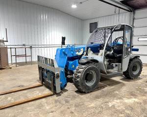 lot 15 image: 2012 Genie Compact Telehandler