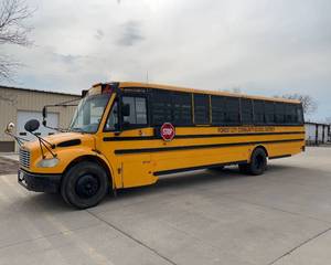lot 42 image: 2007 Thomas School Bus