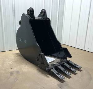 lot 199 image: Mini Excavator Bucket 18 Inch - 307308