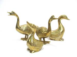 lot 16 image: Group of Vintage Solid Brass Ducks & Geese 