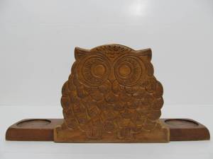 lot 28 image: Vintage 1960s-70s Wooden Owl NapkinSaltPepper Holder