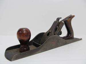 lot 29 image: Antique Woodworking Plane