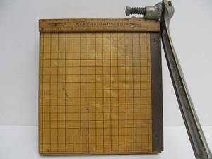 lot 46 image: Small Vintage Industrial REXO 8 Trimming Board 