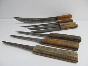 lot 47 image: Lot of Old Vintage Knives 