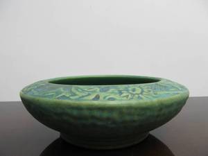 lot 91 image: Excellent Vintage 1930s era Matte Green Art Pottery Thistle BowlVase