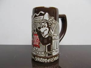 lot 99 image: Vintage 1973 HAMMS Bear Oktoberfest Ceramarte Beer Mug