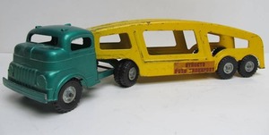 lot 105 image: Vintage STRUCTO Pressed Steel Car Hauler Truck & Trailer