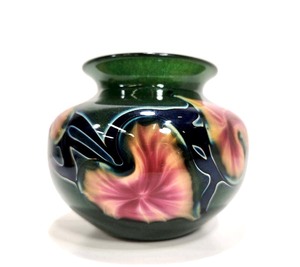lot 145 image: Excellent Lotton Studios Sparkled Adventurine Green Art Glass Vase
